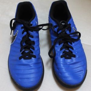 Boys Nike Legendx 7 Club IC Indoor Soccer Shoes